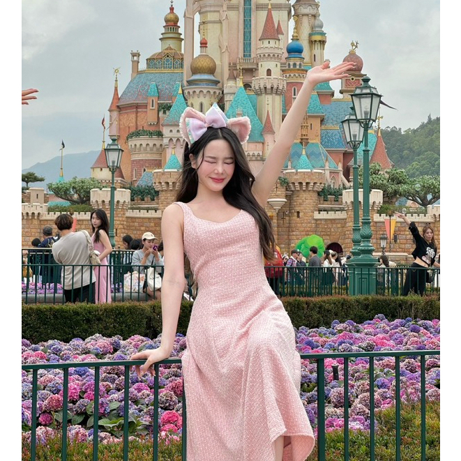 BROWN.BKK - EMILY DRESS น่ารักแบบละลายไปเลย เป็นเดรส open half back เล็กๆกรุบกริบ ตัวเดียวก็จบทุกลุค