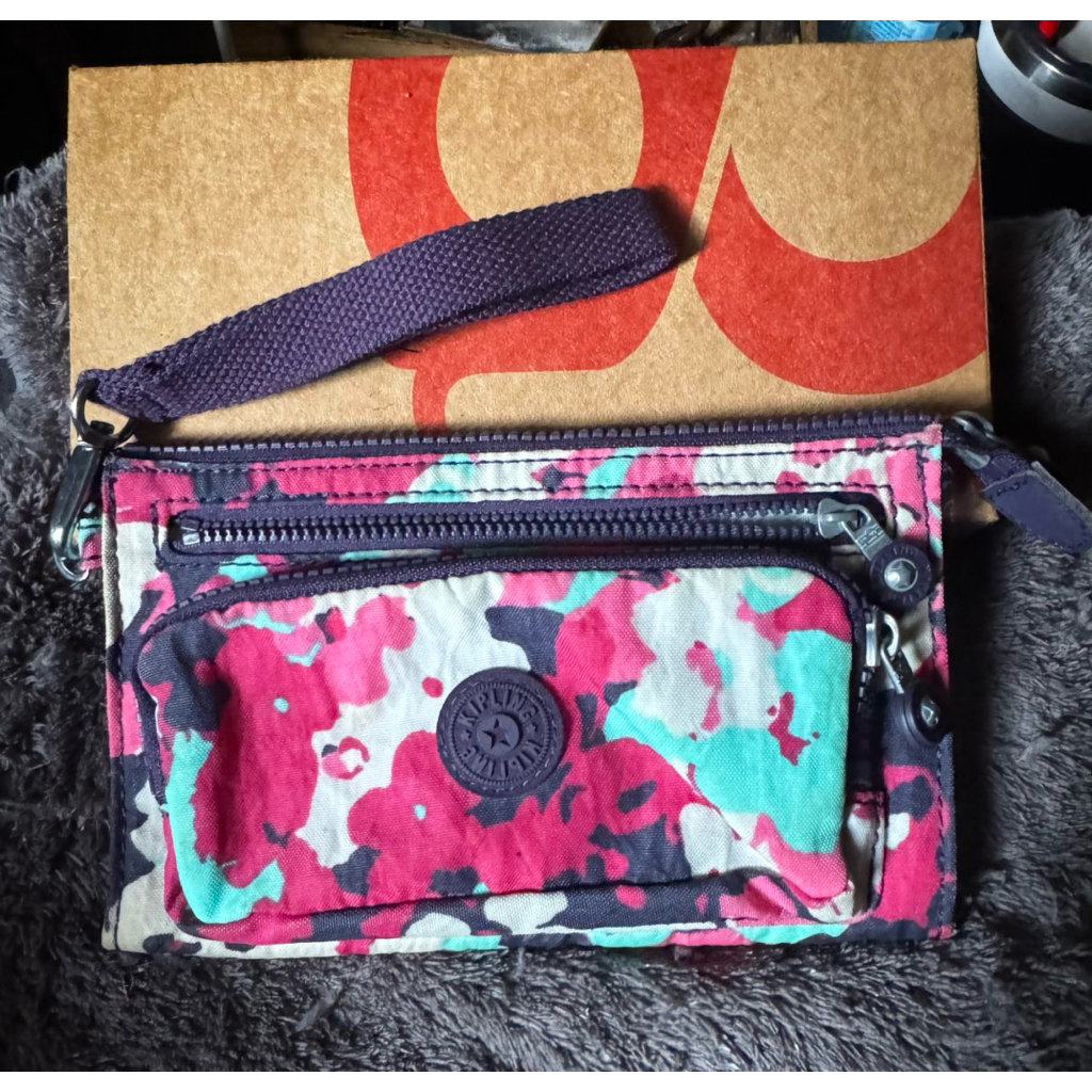 Kipling Uki Large Pouch ของแท้ 100% มือสอง 990 บาทรวมส่ง‼️