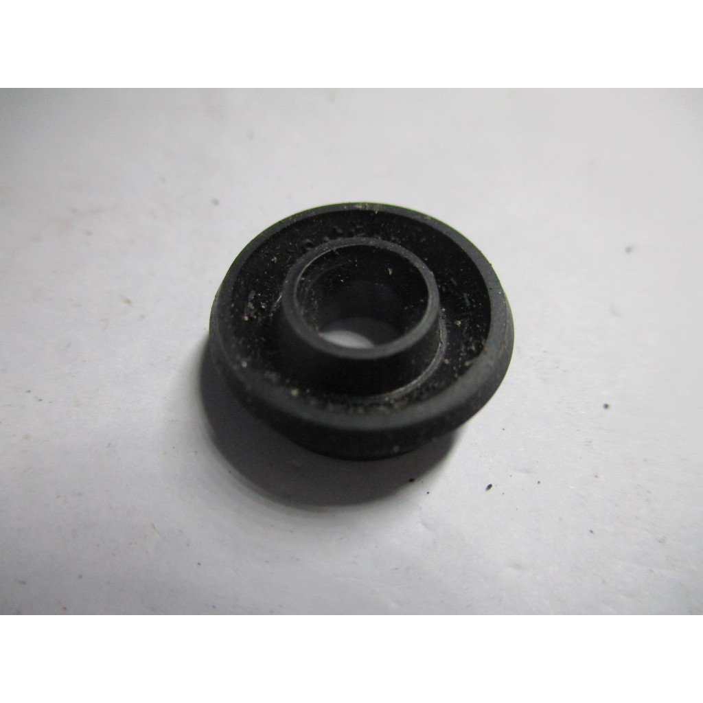 ลูกยางเบรค   รูใน 5 มิล นอก 14และ16  หนา6 มิล    ราคา 1 ชิ้น