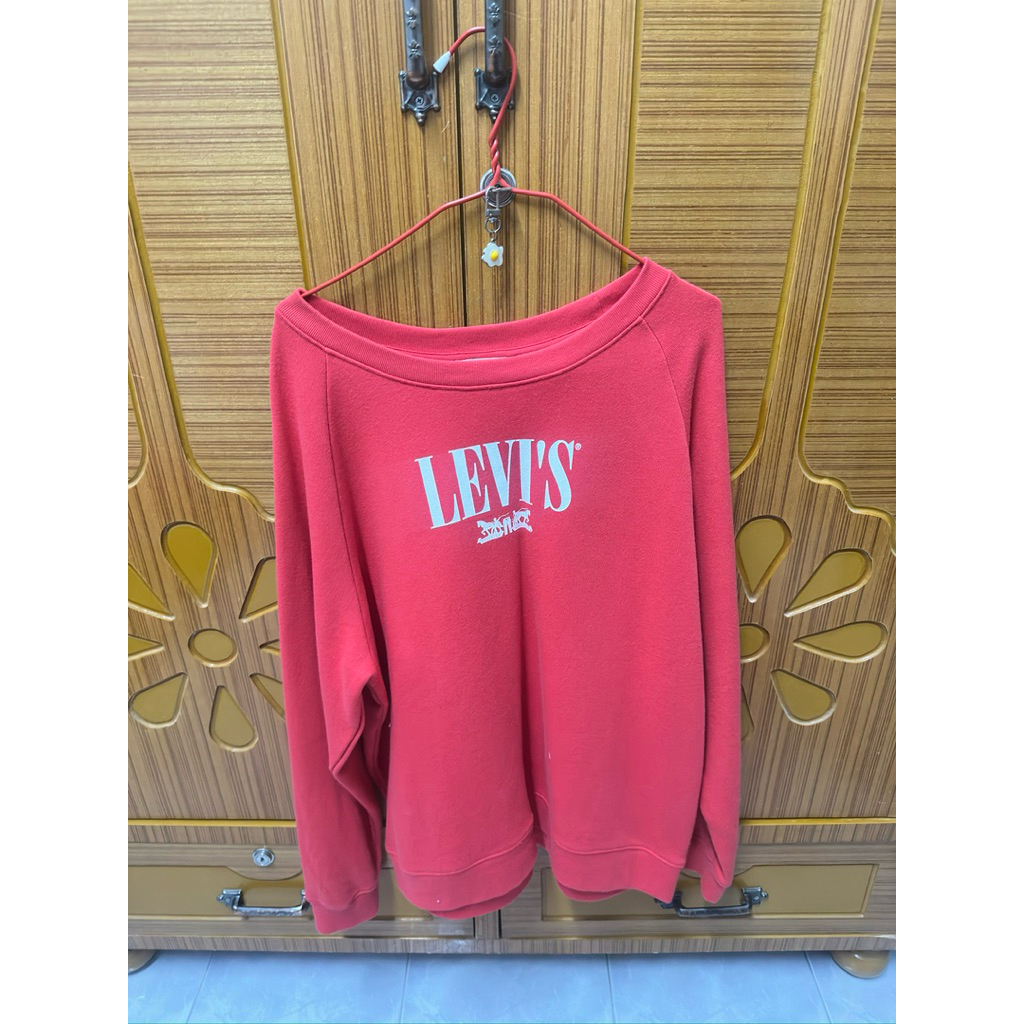 เสื้อสเวกเตอร์ Levi’s สีเเดงสด sizeL ของแท้ / ฟีล่า สีม่วงของเเท้