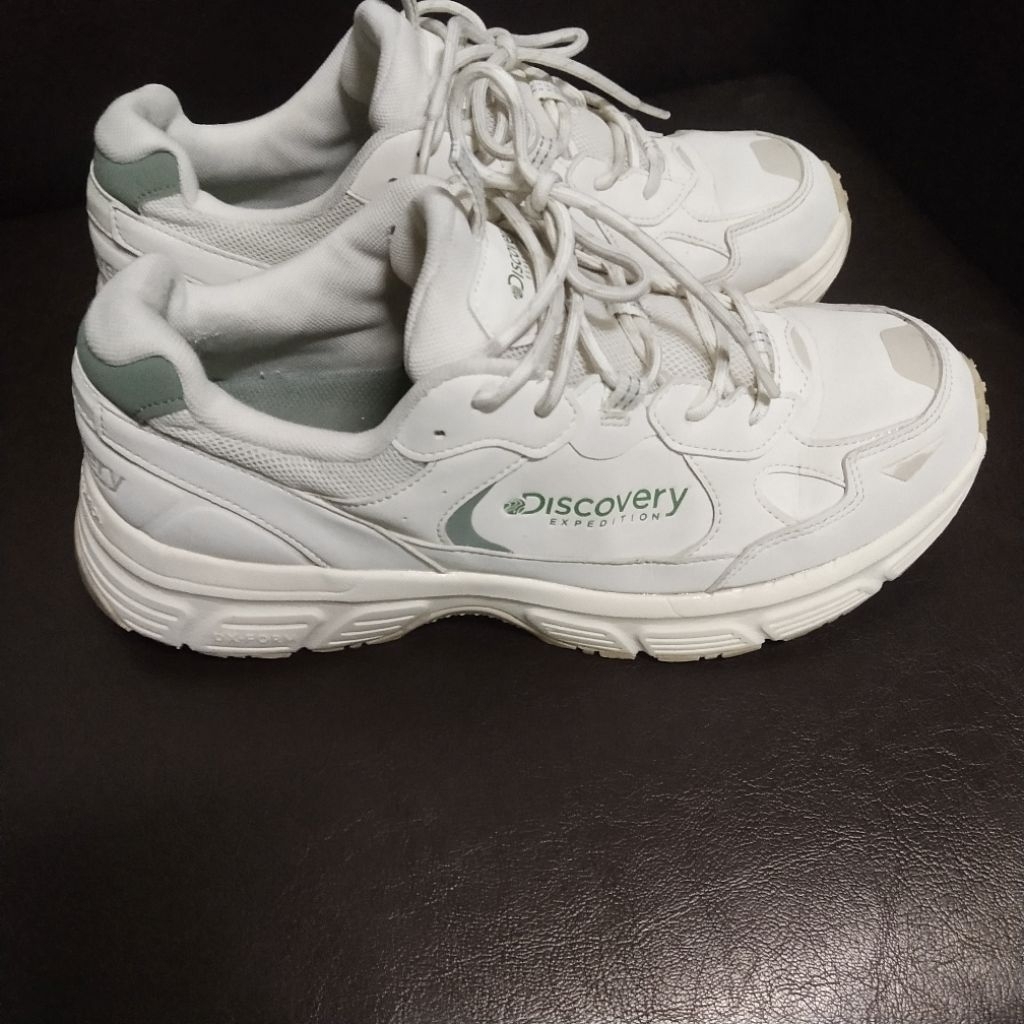 รองเท้ามือสอง Discovery
