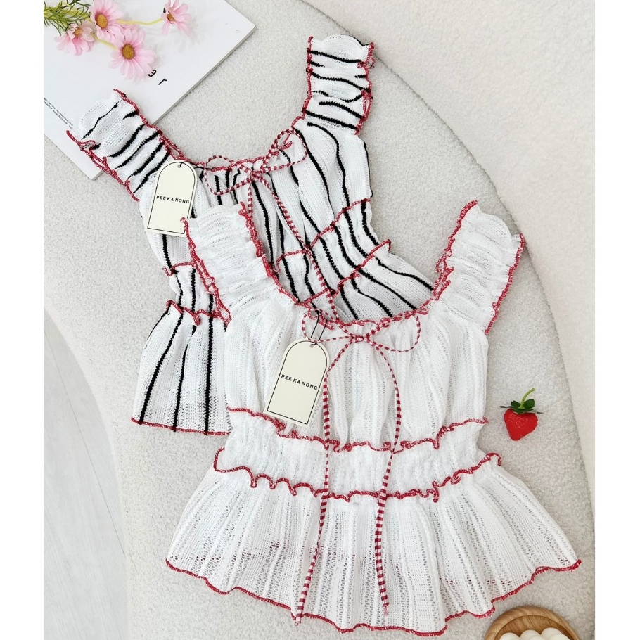 เสื้อครอปแขนสั้น/แขนตุ๊กตา ผ้าลูกไม้แต่งโบว์ จับย่นช่วงตัว แต่งโบว์ที่อก น่ารักมาก สายคาเฟ่ Peekanong (PE020)