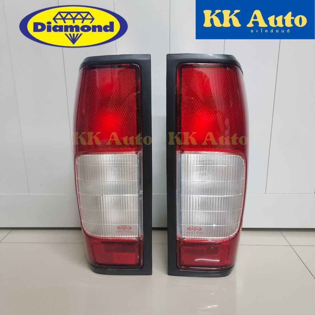 โคมไฟท้าย ไฟท้าย NISSAN FRONTIER ปี 1999 -2006 นิสสัน ฟรอนเทียร์ ตอนเดีย /4 ประตู ตราเพชร Diamond