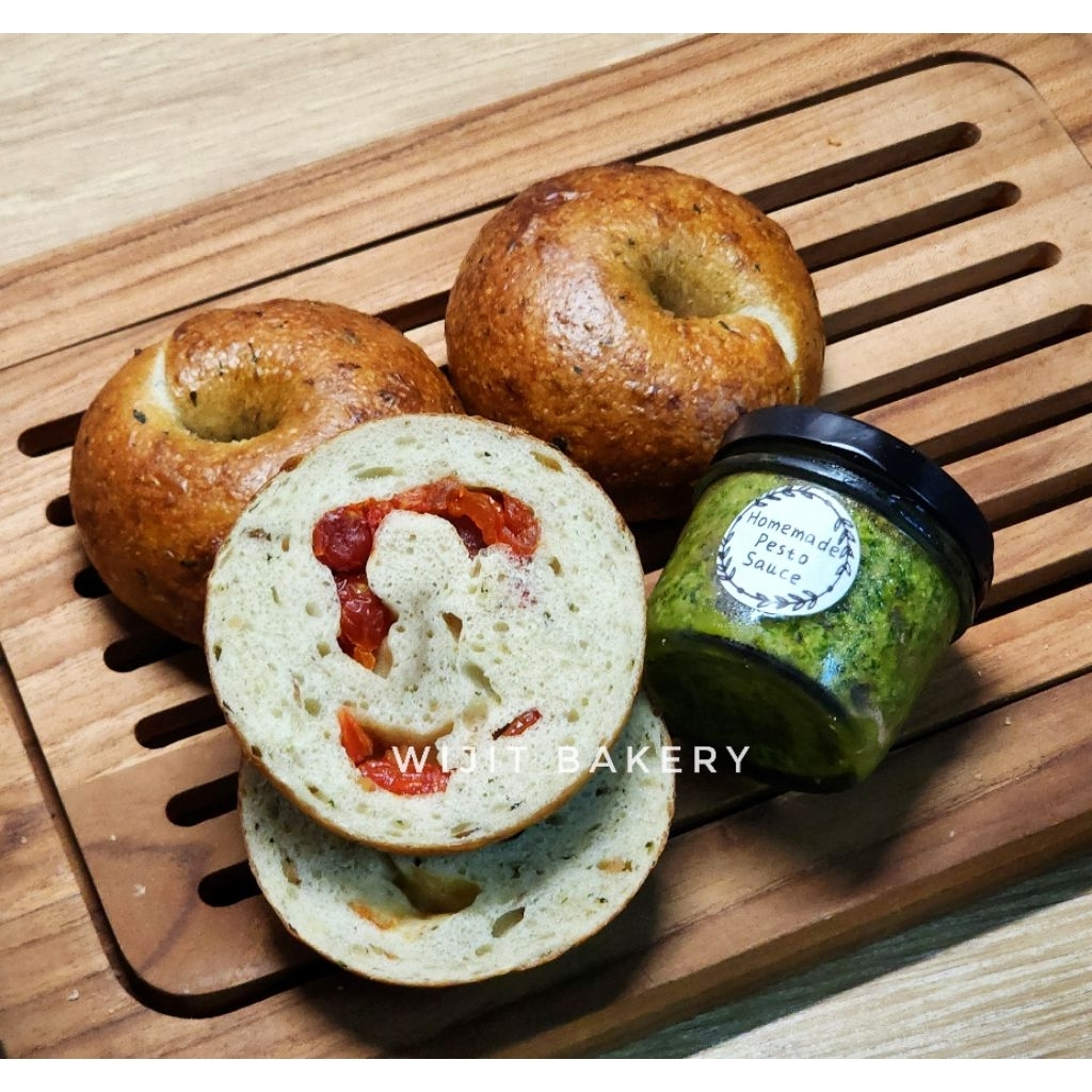 1ชุด/3ชิ้น Pesto&tomato sourdough bagel เบเกิ้ลเพสโต้มะเขือเทศ