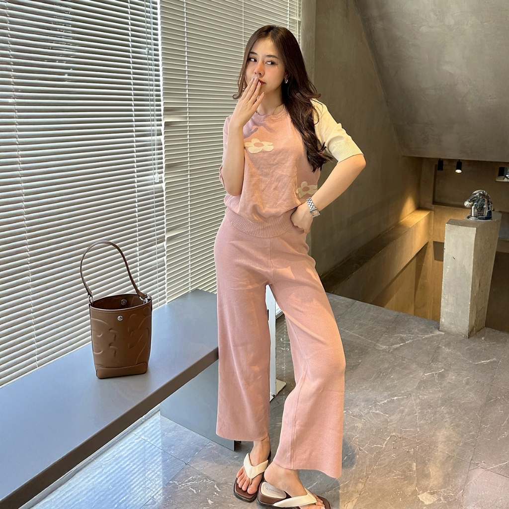 🌈MesubShop🌈ชุดเซ็ต2ชิ้น งานผ้าไหมพรมยืดเยอะมาก เสื้อคอกลมแขนทูโทน+กางเกงขายาว เอวยางยืด ผ้ายืดตามตัว รุ่น ความร้อน