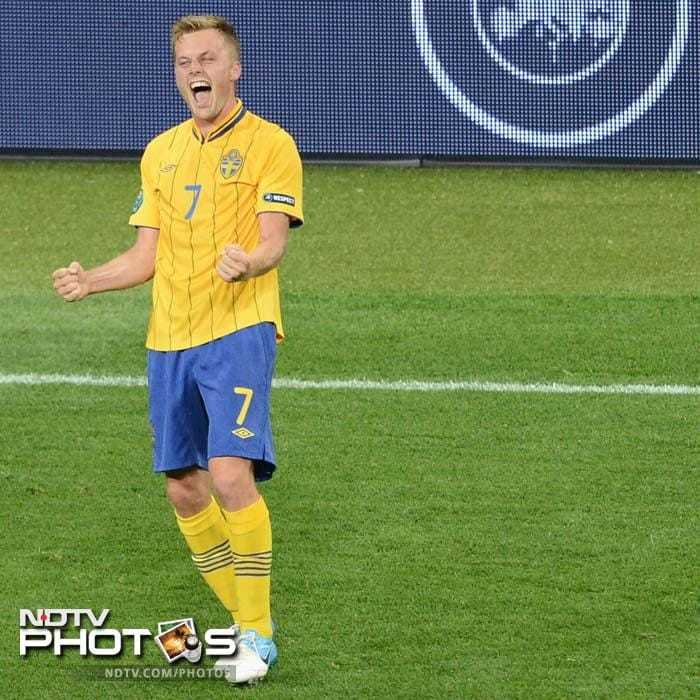 แท้💯% พร้อมส่ง💕เสื้อเปล่าทีมชาติ สวีเดน EURO SWEDEN  2012 FOOTBALL Size L หน้าอก 44-46 นิ้ว