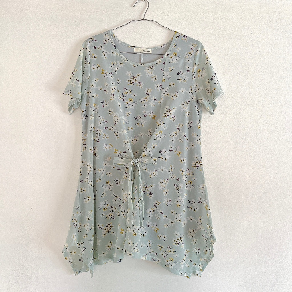 *มือสอง* เสื้อ Shoo La Rue ลายดอกขาว