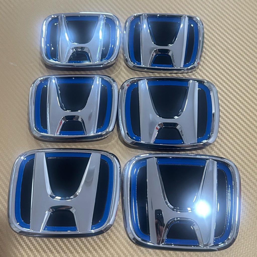 โลโก้ HONDA  พื้นอะคีลิค สีไฮบริด มีหลายขนาดให้เลือก ติดรถ Honda ราคาต่อชิ้น