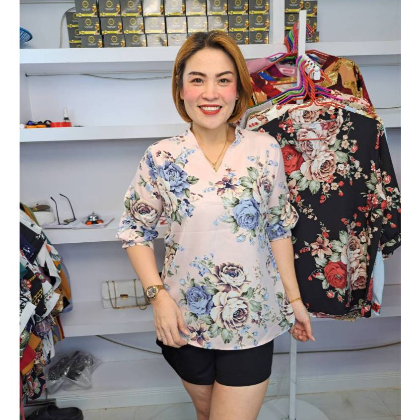 (สินค้าพร้อมส่ง)-A1///เสื้คออจีนแขนศอกดอกกุหลาบผ้าไหมอิตาลี ฟรีไซ38-42นิ้ว ยาว24นิ้ว หน้าผ้า42นิ้ว ร