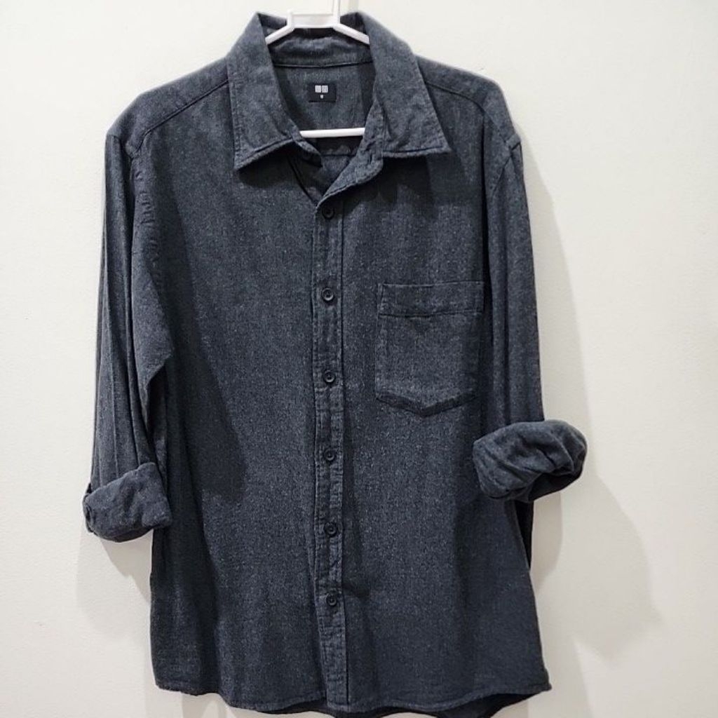 Uniqlo เสื้อเชิ้ตยูนิโคล่ผู้หญิง มือสอง สีเทาดำ ใส่น้อยครั้ง M อก40 ยาว 27นิ้ว