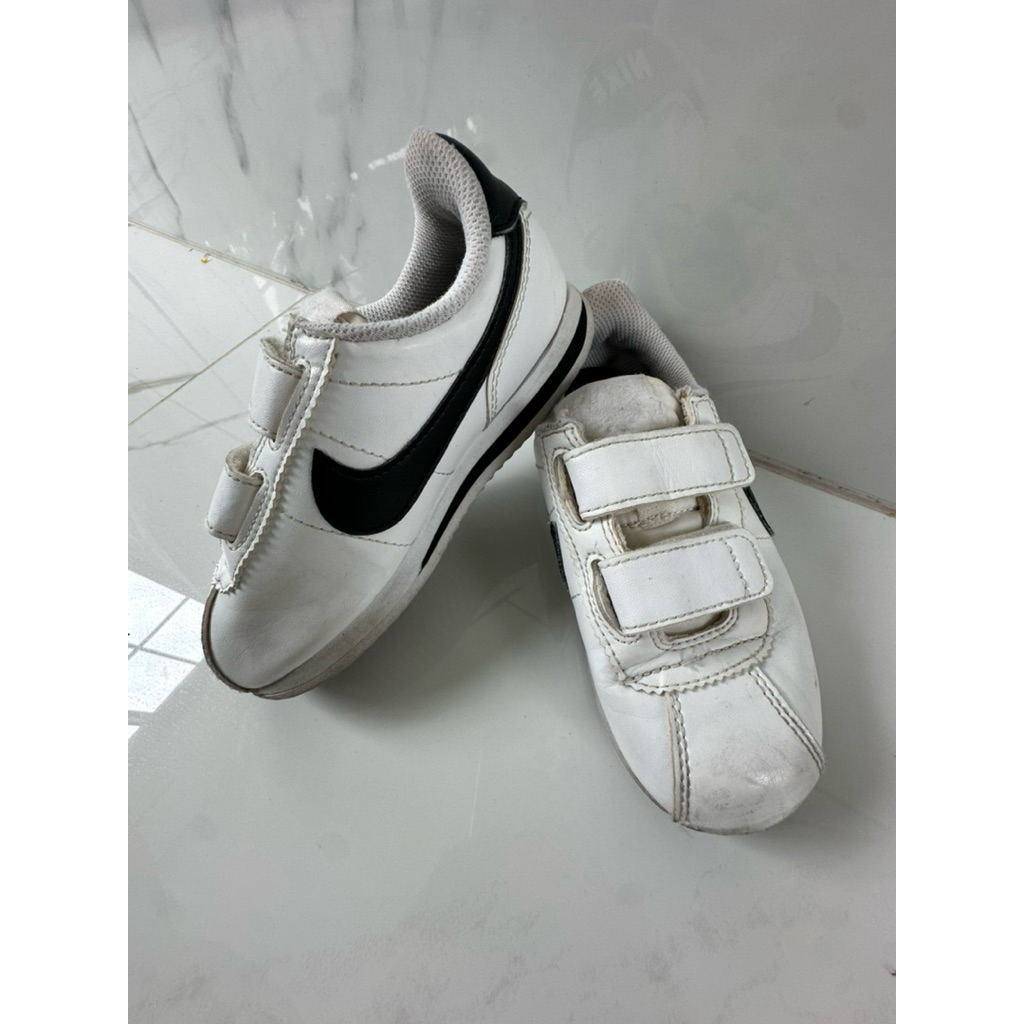 รองเท้าผ้าใบเด็กผู้ชาย NIKE แท้ สีขาว(มือสอง)