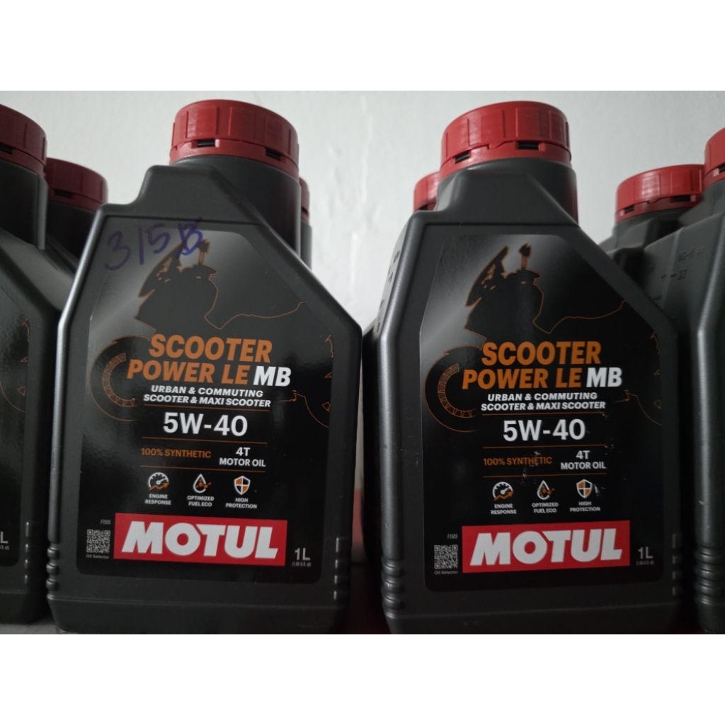 น้ำมันเครื่อง Motul scooter 5W40 ขนาด 1 ลิตร