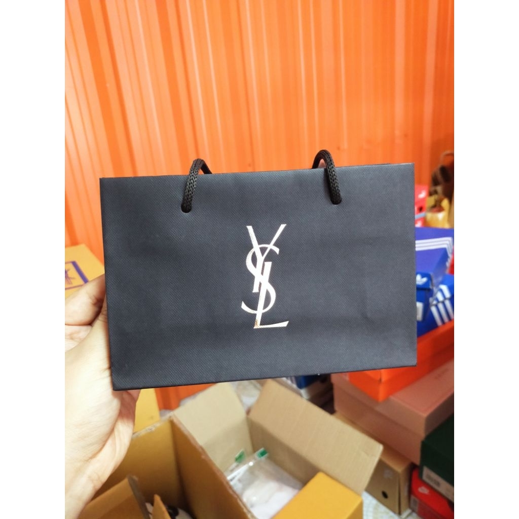 (พร้อมส่ง) ถุงกระดาษ YSL ของแท้   อักษรสีทอง