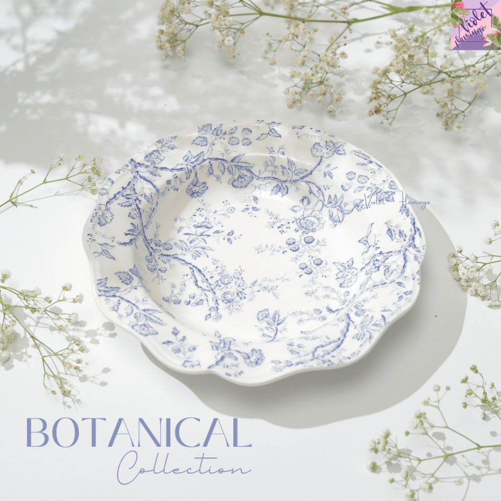 Violet Flamingo จานเซรามิคสีขาวลายดอกสีน้ำเงินรุ่น Botanical จานกลมขอบหยัก เข้าไมโครเวฟได้