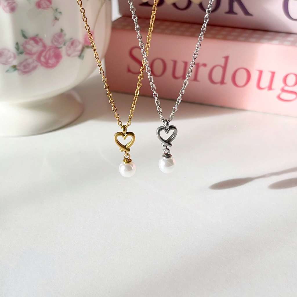 Kissmebythesun - Bella Necklace | สร้อยคอจี้หัวใจ & ไข่มุก (Stainless Steel)