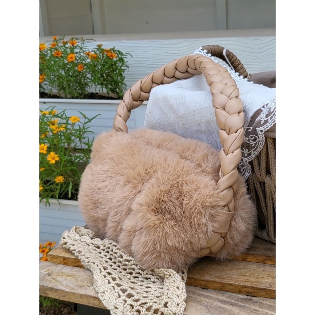 พร้อมส่งกระเป๋า FLUFFY BAG 🐇