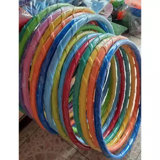ฮูล่าฮูปเด็ก ขนาด 0.5 kg มีซับนิ่ม วงกว้าง 55 cm มีน้ำข้างใน มีซับนิ่ม แบบเกลียวสีล้วน