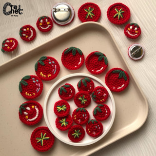 เข็มกลัดมะเขือเทศโครเชต์ 🍅 ตกแต่งกระเป๋า เสื้อกางเกง หมวกและ…