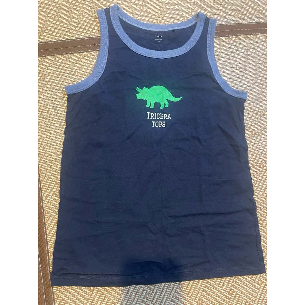 เสื้อกล้ามเด็ก Lativ มือสอง ไซส์ 130 ลายไดโนเสาร์เท่ๆ แบบไม่มีแขน