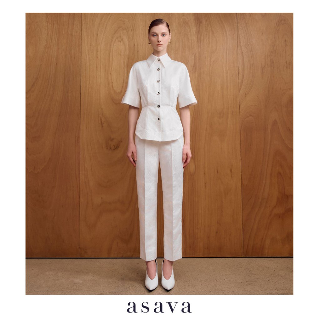 [asava ss25] Zinnia Straight-leg Pants กางเกงผู้หญิง ทรงตรง เอวสูง กระเป๋าข้าง แต่งดีเทลกระเป๋าด้านหลัง ซิปและตะขอหน้า