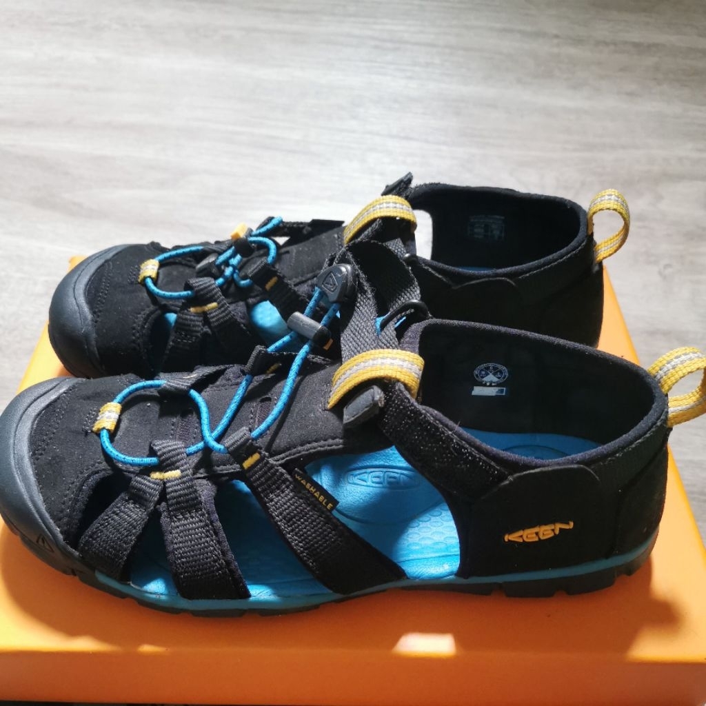 รองเท้า​ Keen​ มือสอง