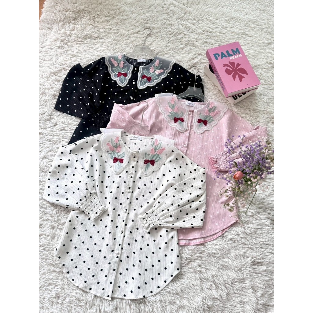 ป้าย Saturday เสื้อผ้าเนื้อนิ่มพิมพ์ลายจุดแต่งปกผ้าแก้วปักดอกไม้ อก 42 นิ้ว ยาว 26 นิ้ว