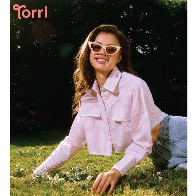 TORRI Jamie Pocket Shirt เสื้อเชิ้ตครอป ทรงกำลังดี มีกระเป๋าเก๋ ๆ ใส่แล้วดูมีสไตล์ ผ้าฝ้าย100% ทอแบบseersucker