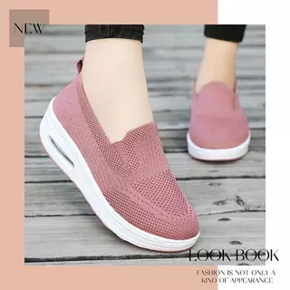 MONDAY2020 รองเท้าผ้าใบฮิต! แบบสลิปออนใส่สบาย ดีไซน์เก๋ๆ พร้อมพื้นหนานุ่ม สีสันหวานๆ ใส่ได้ทุกโอกาส ต้องมีในตู้!