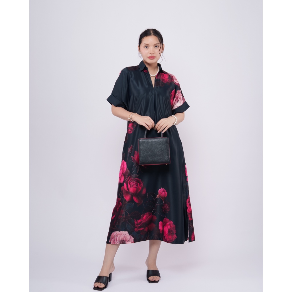 เดรสไหล่สโลป ดอกกุหลาบ โอลิเวีย ผ้าทอพิเศษ เคลือบผิวกัน UV