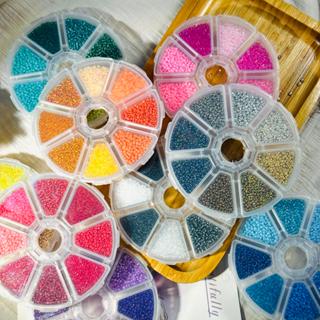 กล่องลูกปัดเม็ดทราย 2 มม. 8 ช่อง 10 กรัม/ช่อง DIY