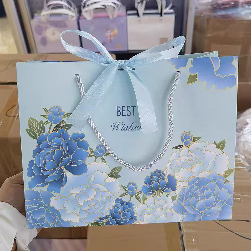 🍒🍒BH ถุงของขวัญ ขนาดกลาง ผูกโบว์ ลายดอกไม้สวยๆ กระดาษหนา หูหิ้วอย่างดี ใส่ของชำร่วย ได้หลากหลาย พร้อมส่ง