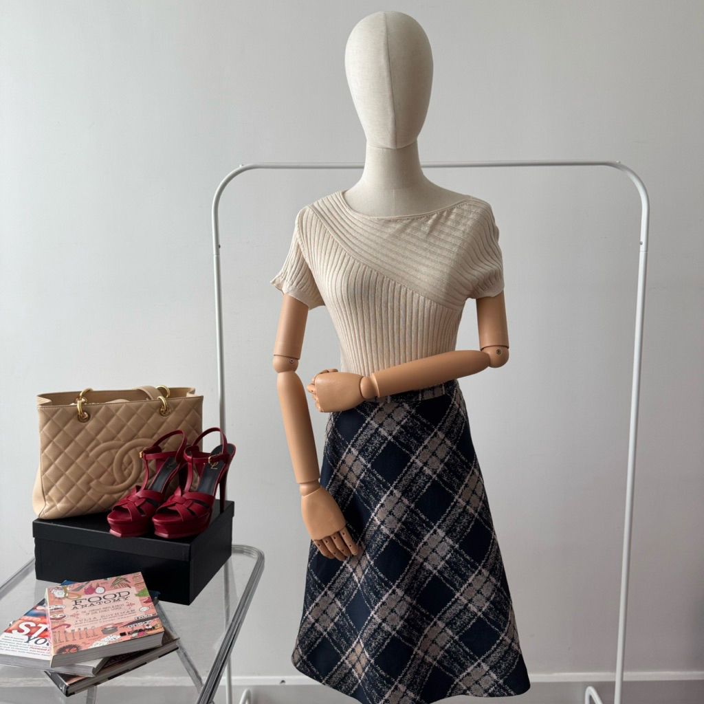 Pre-owned WEEKEND MaxMara Jacquard Plaid Skirt – Size 38 | Minor Snag & Light Pilling