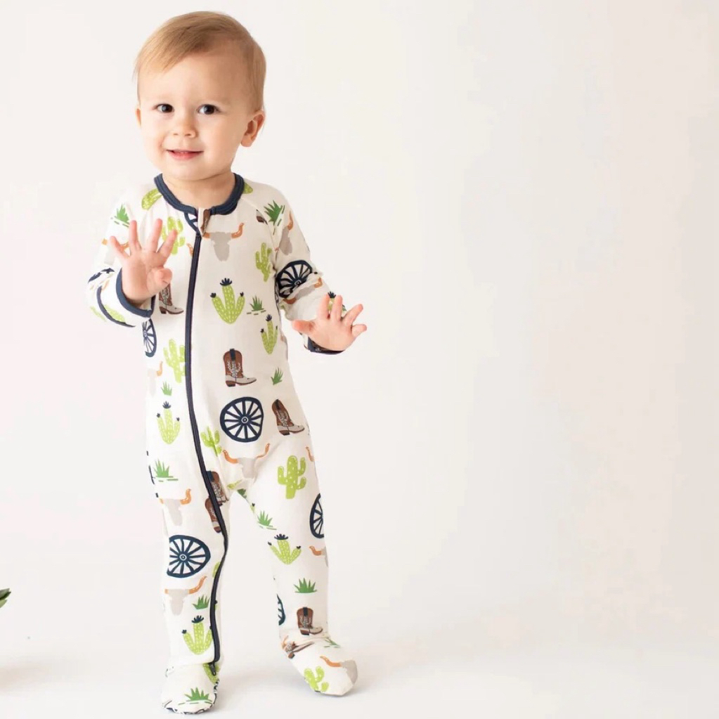 ส่งต่อชุดนอนเด็ก 3-6 ใหม่ ไม่ได้ใช้งาน คลุมมือเท้า แขนยาว ขายาว Bestaroo