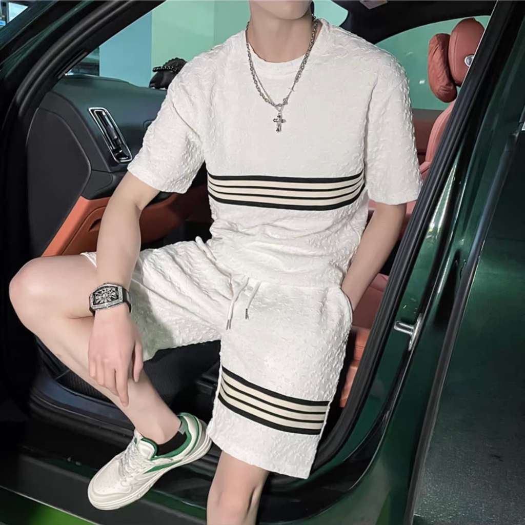 ชุดแฟชั่น ชุดอินเทรนด์2025 เสื้อผ้าแฟชั่นผู้ชาย ชุดเซท🔥เสื้อ+กางเกงขาสั้น ใส่สบายผ้านิ่ม ผ้าวาฟเฟิล สีขาว/สีดำ - รูปที่ 4