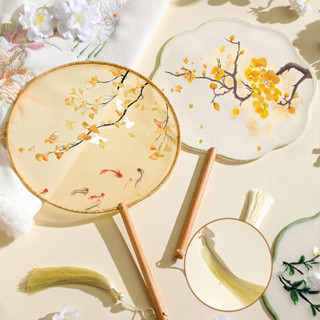 RibbonIsland🪭พัดโบราณ พัดกลม  พู่ ด้ามจับไม้ ลายดอกไม้ สีสัน…