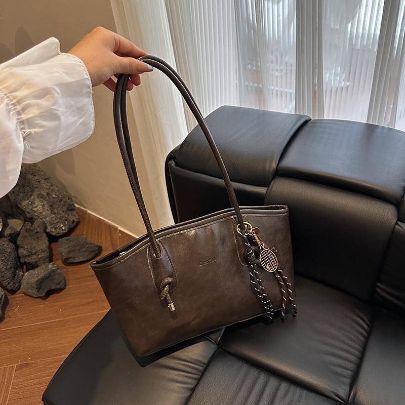 B-2202🔥กระเป๋าสะพายไหล่ 5สี สไตส์นี้เท่มาก หนังPU งานดี กระเป๋านาดใหญ่จุของได้เยอะ แฟชั่นมาใหม่ แฟชั่นฤดูใบไม้ผลิต