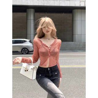 Elly พร้อมส่ง💗เสื้อคลุมแขนยาว💗คอวี สีแดงลายตาราง สไตล์สาวแซ่บ ทรงครอป เสื้อซีทรู กระดุมหัวใจ แมทซ์ได้ทุกลุค ลำลองผู้หญิง