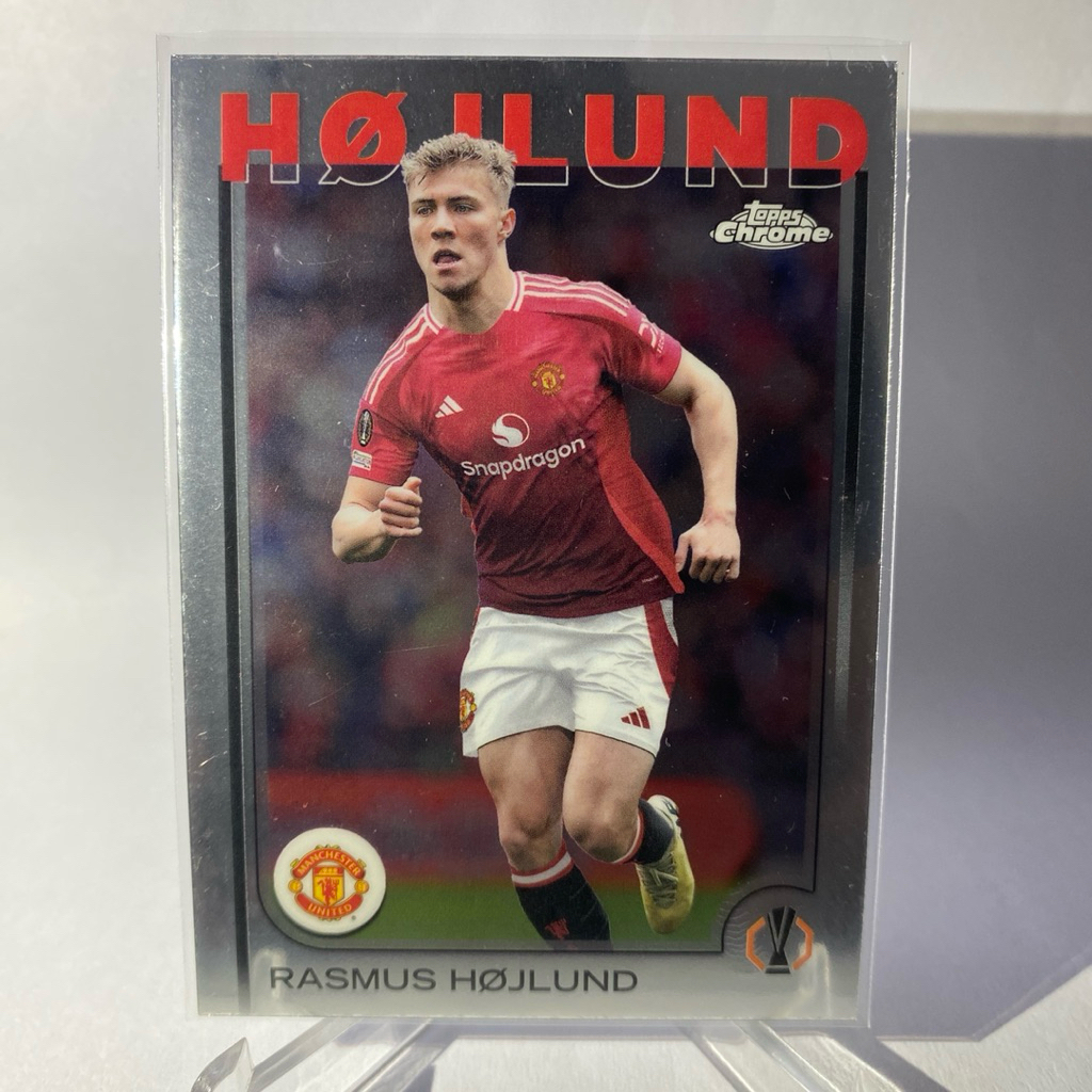 การ์ดนักฟุตบอลสำหรับสะสม RASMUS HOJLUND, MANCHESTER UNITED, TOPPS CHROME 2025
