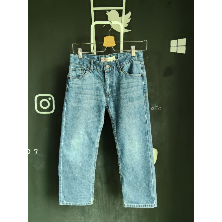 กางเกงยีนส์Levis 505 เกาหลี แท้ ยาว 7 ส่วน เอวต่ำ 26-28 นิ้ว  มือสองสภาพดีมากก ค่อนข้างใหม่  สินค้าจ