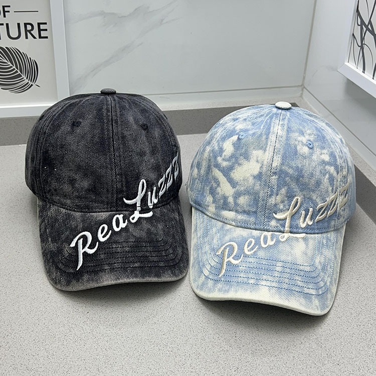 หมวกแก๊ปเบสบอลผ้ายีนส์ เนื้อผ้าพรีเมี่ยม มีสายปรับขนาด ปักRealuzzz มี 5 สี