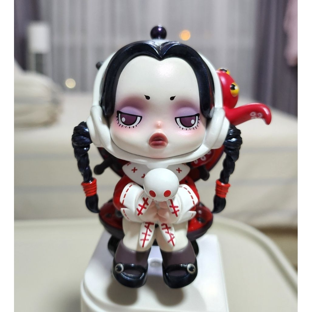 Pop Mart // skullpanda × the addams family