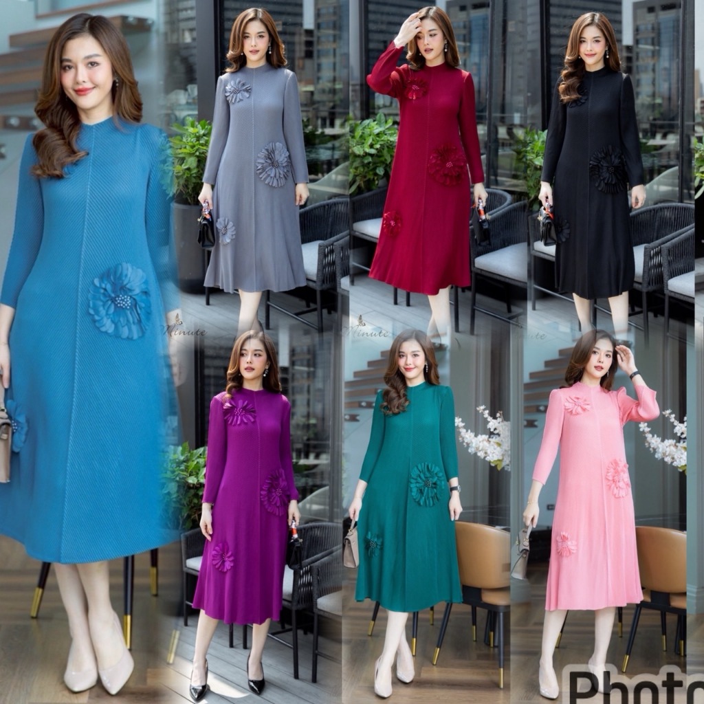 Cutie Minute PD0125  เดรสผ้าอัดพลีทลายกระดูกงูทั้งตัวเนื้อผ้าสัมผัสนุ่ม สีพื้นเรียบหรู ประดับลายดอก