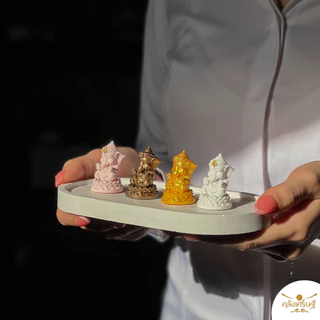 องค์พระพิฆเนศปางเด็ก มีให้เลือก 4 สี 4 ความหมาย ของมงคลสายมูที่ควรมี มาพร้อมที่ครอบแก้วฐานไม้ 2 ไซส์