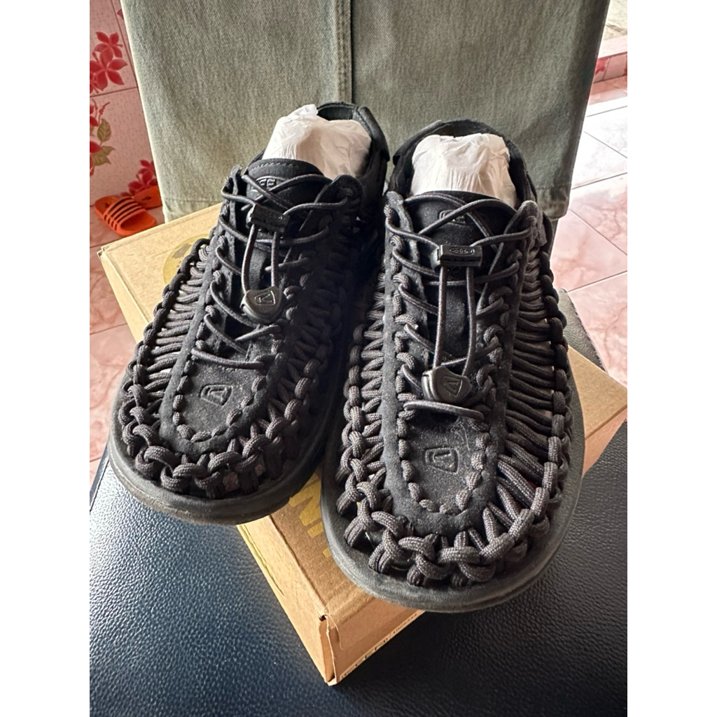 Keen Uneek รองเท้ามือสอง