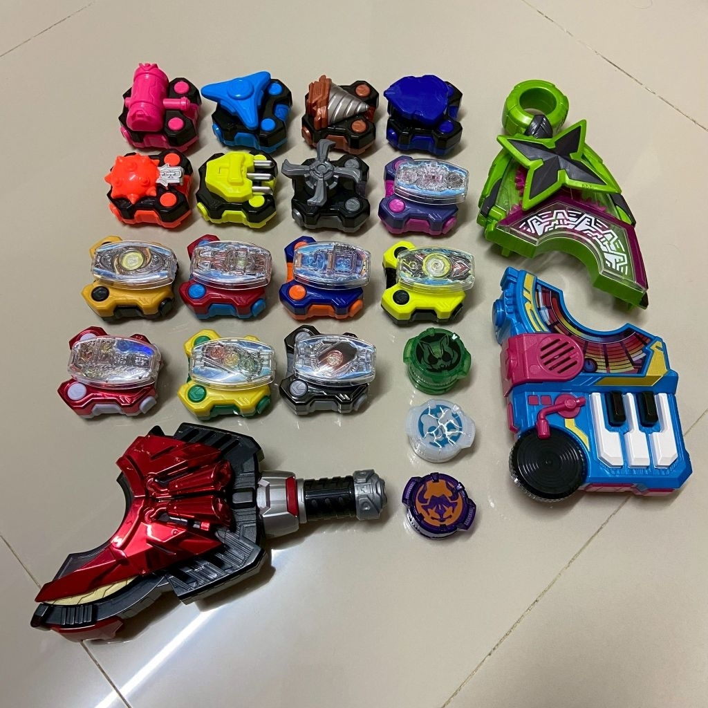 Buckle Dxและไม่DX สามารถเล่นกับเข็มขัดได้ปกติ