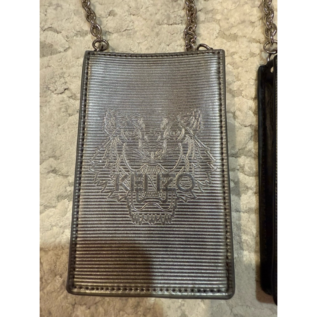 กระเป๋าใส่โทรศัพท์ยี่ห้อ Kenzo ของเเท้100%