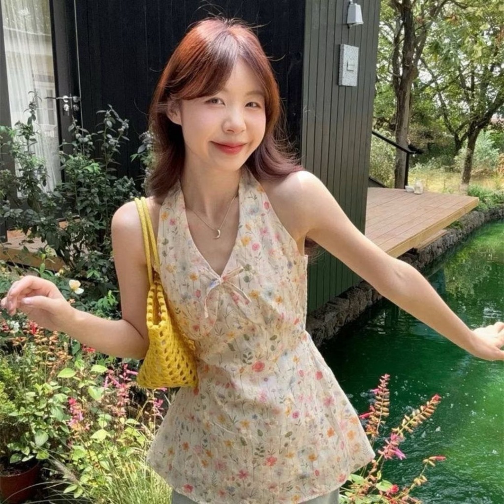 พร้อมส่ง🦋เสื้อผูกคอลายดอก ดีเทลโบว์ตกกลาง  ลุคน่ารัก เรียบง่าย สดใส