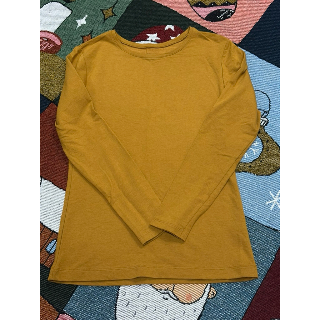 เสื้อฮีทเทค Uniqlo มือสองสภาพใหม่เอี่ยม