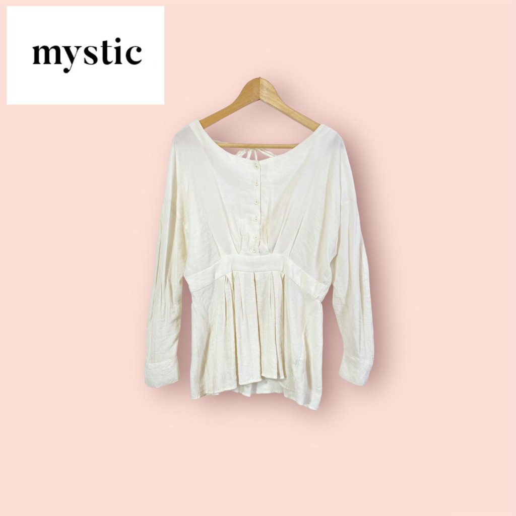 เสื้อ Mystic ผ้าคอตต้อน100%เนื้อดี ไซด์ -  F   อก 42-44 ยาว 29 นิ้ว เสื้อทรงสวยน่ารัก ดีเทลสวย แหวกห