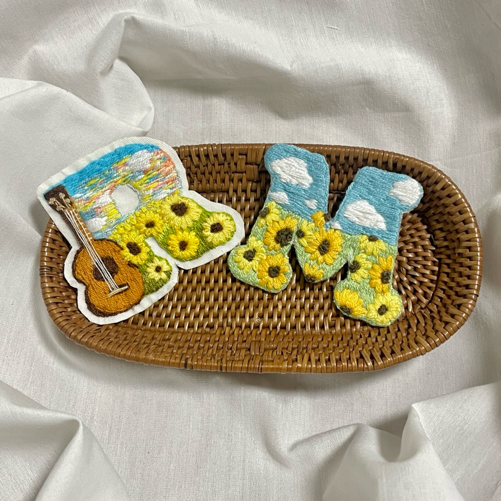 พร้อมส่ง งานปักตัวอักษร/เสื้อปัก